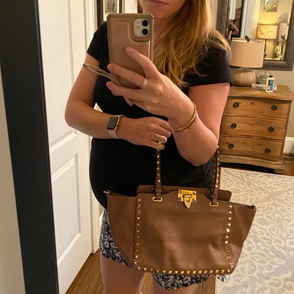 Valentino small tote, excellent used condition. Taupe with slight pink hue color - Picture 6 of 6